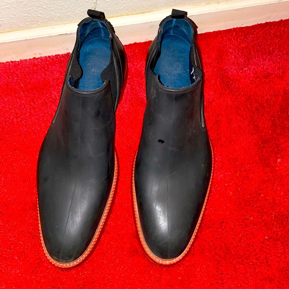 Rain shoes